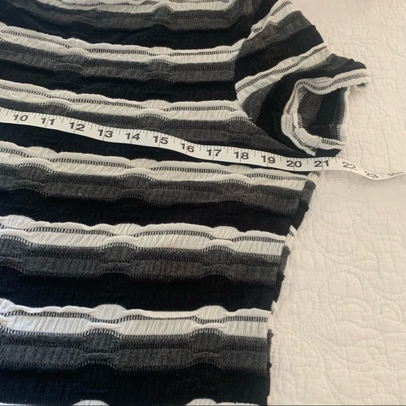 Dana Buchman stripped black, gray and white shirt, blouse , top. - Picture 5 of 9